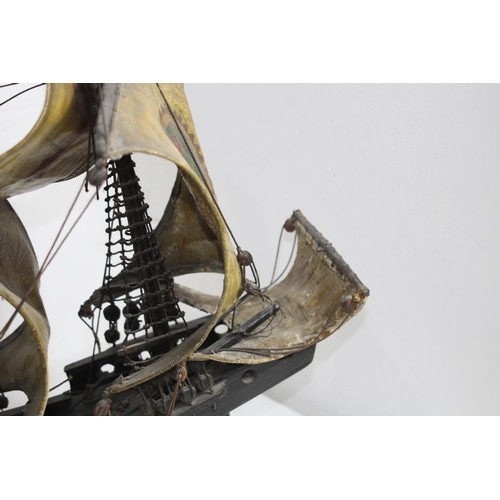 460 - LARGE VINTAGE MODEL OF A WOOD AND CANVAS GALLEON
70 X 75CM