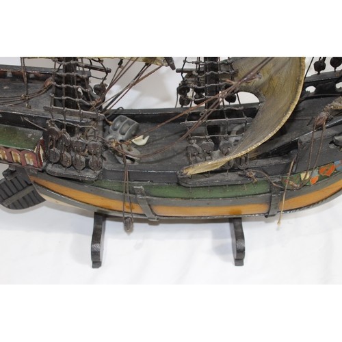 460 - LARGE VINTAGE MODEL OF A WOOD AND CANVAS GALLEON
70 X 75CM