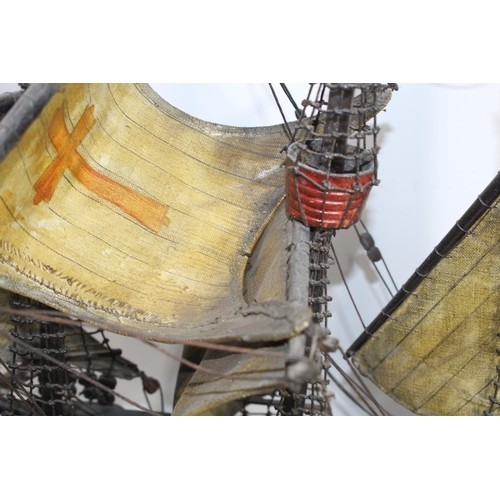 460 - LARGE VINTAGE MODEL OF A WOOD AND CANVAS GALLEON
70 X 75CM