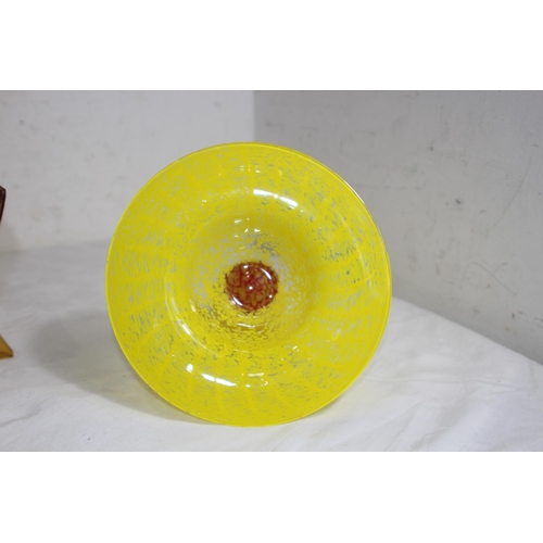 629 - VINTAGE SCANDINAVIAN ART GLASS BOWL
13 X 20CM