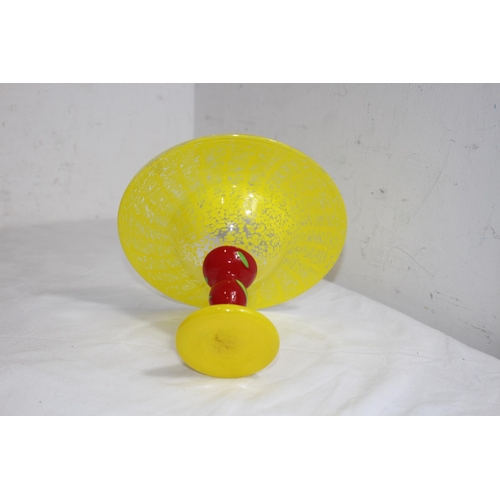 629 - VINTAGE SCANDINAVIAN ART GLASS BOWL
13 X 20CM