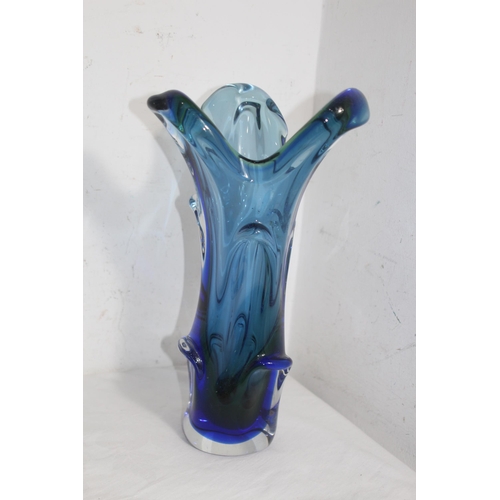 636 - FOUR BLUE ART GLASS PIECES 
32CM