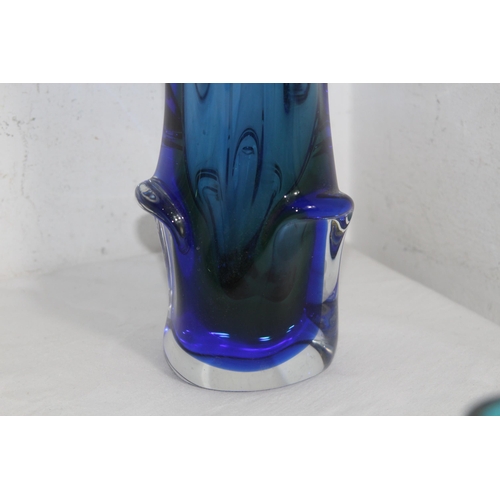 636 - FOUR BLUE ART GLASS PIECES 
32CM