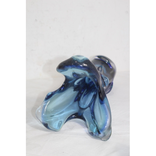 636 - FOUR BLUE ART GLASS PIECES 
32CM