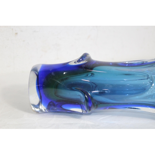 636 - FOUR BLUE ART GLASS PIECES 
32CM