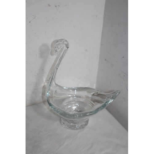 639 - QUANTITY OF ART GLASS ANIMALS 
29CM