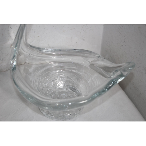 639 - QUANTITY OF ART GLASS ANIMALS 
29CM