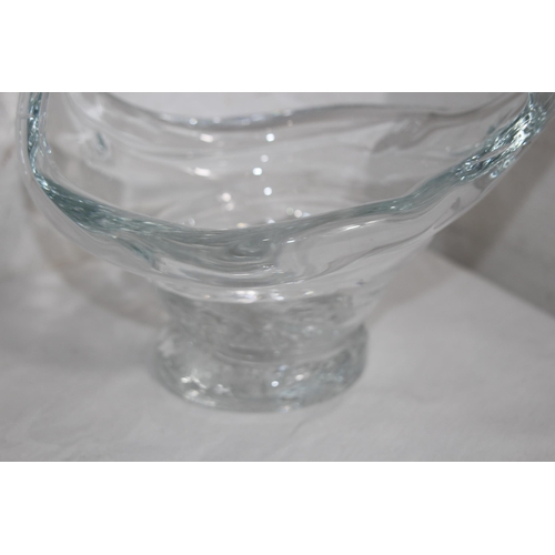 639 - QUANTITY OF ART GLASS ANIMALS 
29CM