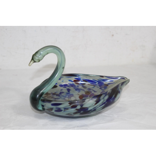 639 - QUANTITY OF ART GLASS ANIMALS 
29CM