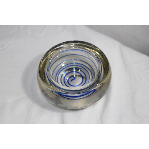 636 - FOUR BLUE ART GLASS PIECES 
32CM