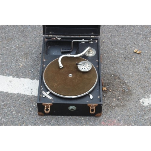 561 - VINTAGE MAYFAIR DELUXE MODEL GRAMMOPHONE