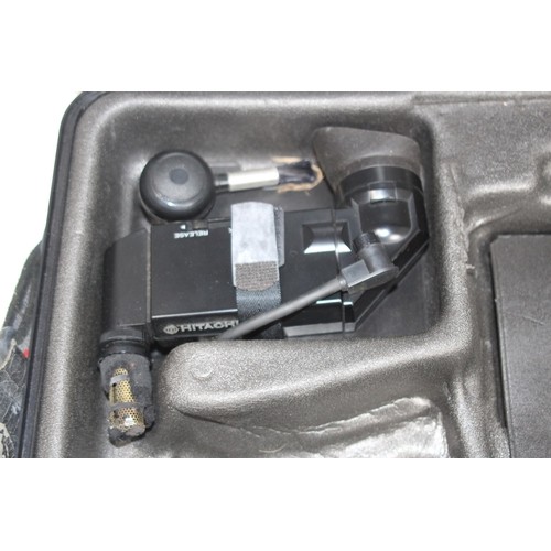 560 - HITACHI VHS MOVIE SATICON VM200 - E CAMCORDER AND ACCESSORIES IN CASE