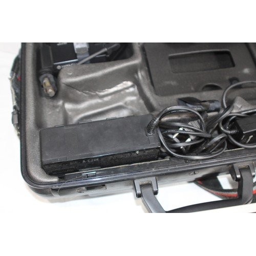 560 - HITACHI VHS MOVIE SATICON VM200 - E CAMCORDER AND ACCESSORIES IN CASE