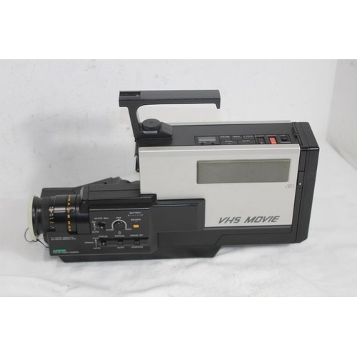 560 - HITACHI VHS MOVIE SATICON VM200 - E CAMCORDER AND ACCESSORIES IN CASE