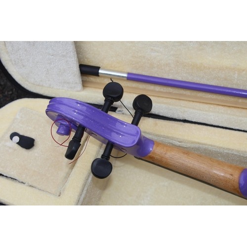 559 - CASED ELECTRIC VIOLIN