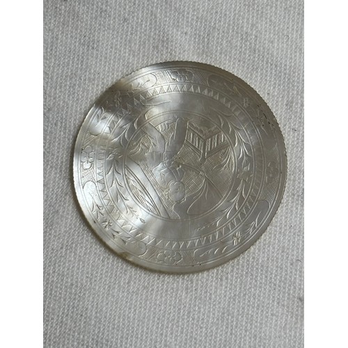 770 - 19TH CENTURY MOTHER OF PEARL GAMING COUNTER