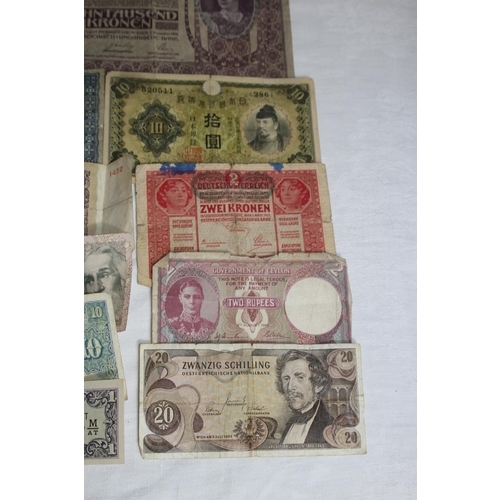 809 - SELECTION OF ANTIQUE AND VINTAGE WORLD BANKNOTES