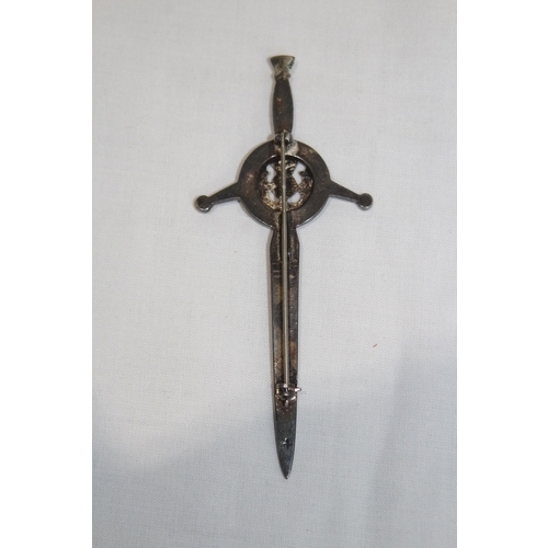 835 - VINTAGE SCOTTISH SWORD BROOCH, KUKRI BROOCH AND A LION