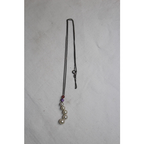 868 - GRADUATED GRADUATED PEARL, AMETHYST & GARNET SET SILVER PENDANT NECKLACE