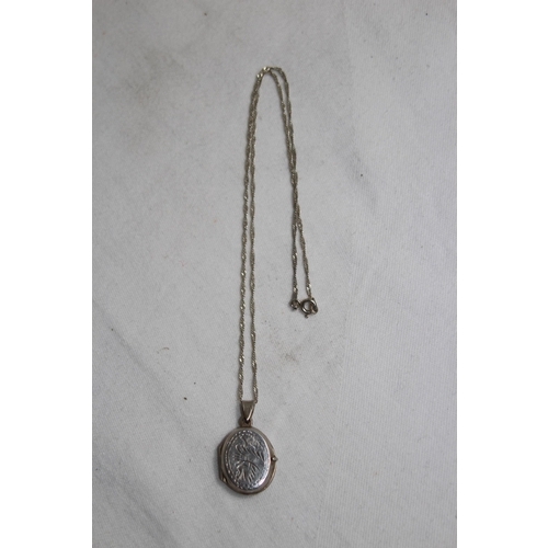 869 - SILVER LOCKET NECKLACE