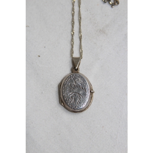 869 - SILVER LOCKET NECKLACE