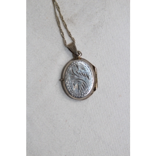 869 - SILVER LOCKET NECKLACE