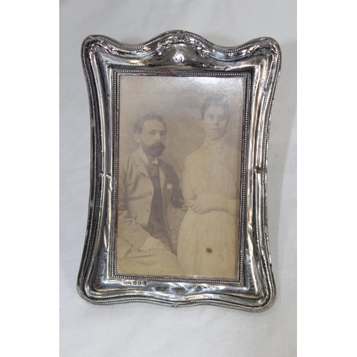 905 - COLLECTION OF 4 SILVER PICTURE FRAMES 
18 X 13CM