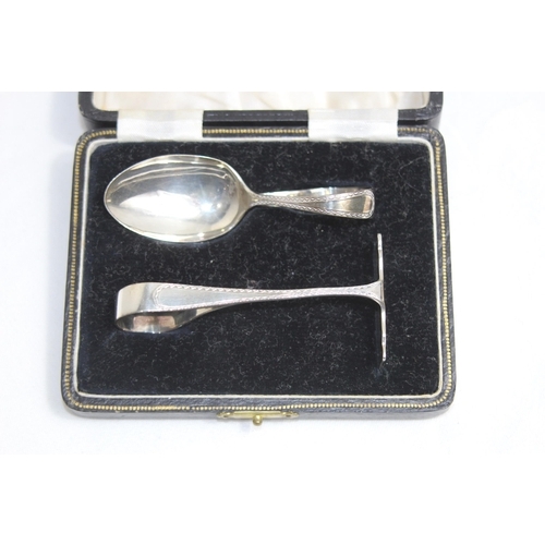 933 - CASED SILVER CHRISTENING SET, SILVER 33.92 GRAMS