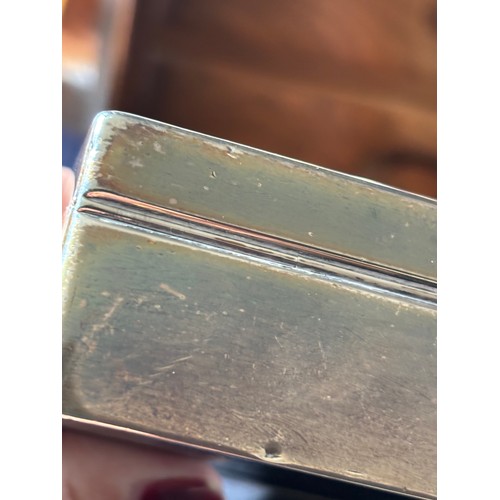 901 - SILVER CIGAR BOX AND CONTENTS - LONDON 1929 - WILLIAM COMYNS 
23 X 16 X 4CM