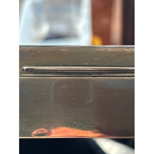 901 - SILVER CIGAR BOX AND CONTENTS - LONDON 1929 - WILLIAM COMYNS 
23 X 16 X 4CM