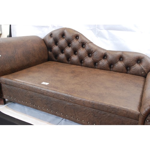 3 - Luxury Chaise Lounge In Chesterfield Style For A Dog.