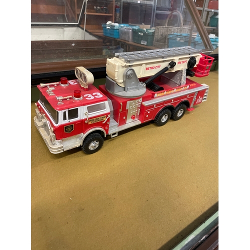 172 - Metro City Fire Dept. Fire Engine.