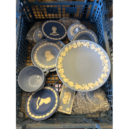 195 - Tray of Various Wedgwood