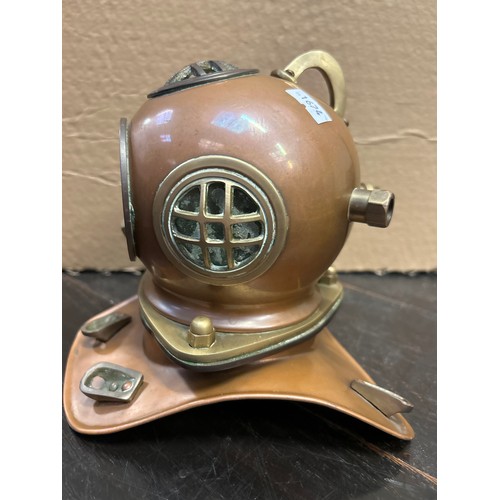 276 - Decorative Divers Helmet In Brass And Copper. Standing 7