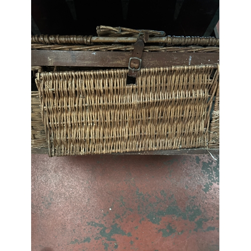 399 - Large Wicker Pigeon Basket 19