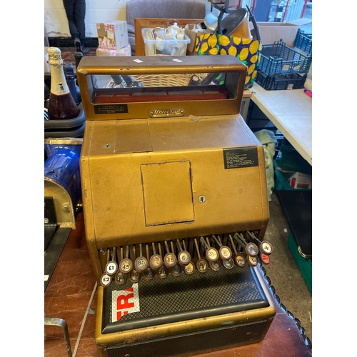 142 - Vintage Universal Cash Register.