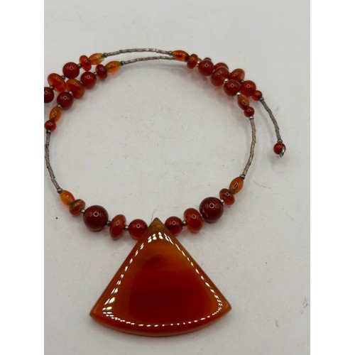 46 - Vintage Amber And Silver Choker Necklace.