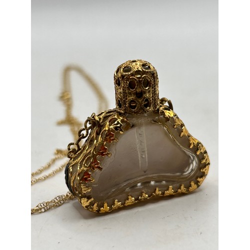 48 - Lovely Little Vantage Needle Point Scent Bottle On 9ct Gold Chain