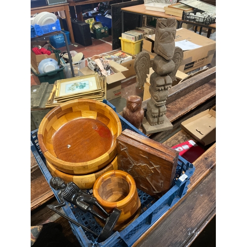 452 - Tray Of Wooden And Treen Items.