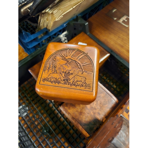 575 - Tray Of Various Sized Superb Wooden Boxes, Some Maple.