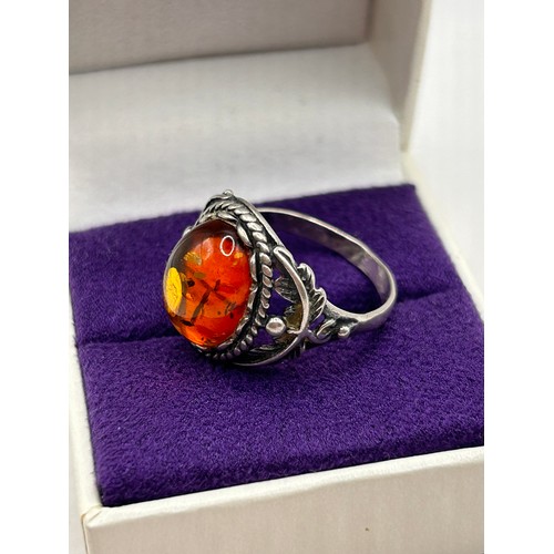 262 - Lovely Vintage Silver And Amber Ring (2)