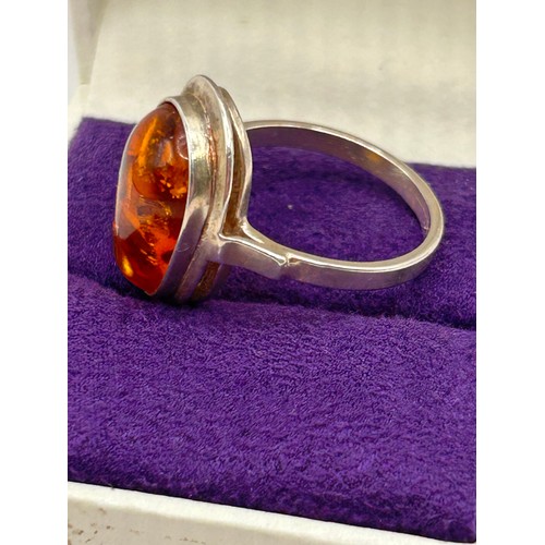 263 - Lovely Vintage Silver And Amber Ring (3)