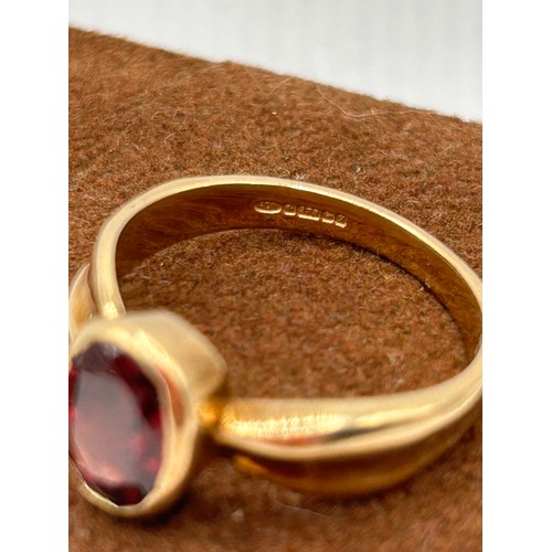 502 - 9ct Gold Garnet Ring 4.2g Size p