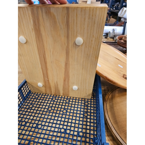 623 - Oak Platters And Butchers Block.