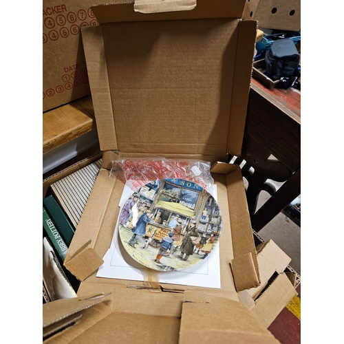 1022 - Box Including Davenport Decorative Plates.