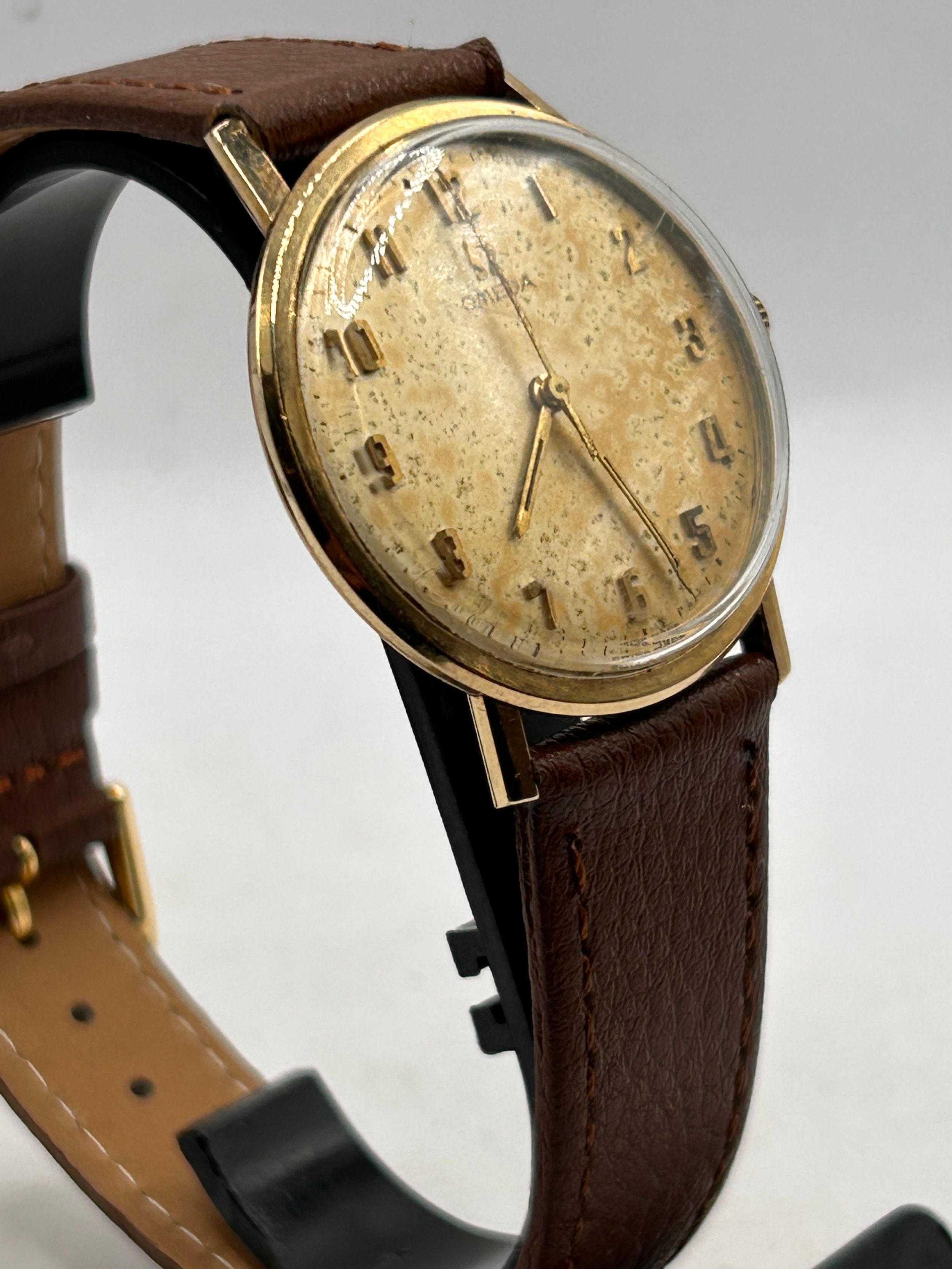 Gents Vintage 9ct Manual Wind Omega Watch On Leather Strap , Working Order.