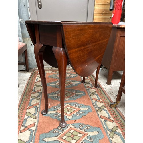 6 - Lovely Little Drop Leaf Table .