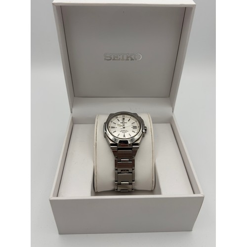 26 - Boxed Seiko Kinetic, Stainless Steel , Spare Links, Running When Checked.