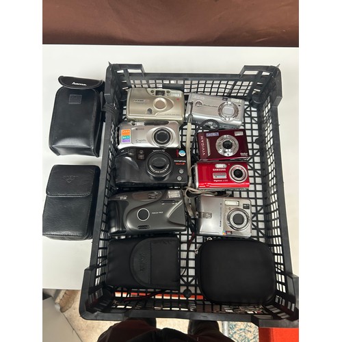 159 - Job Lot of Cameras to Include Kodak, Olympus, Ricoh Vivitar and Samsung