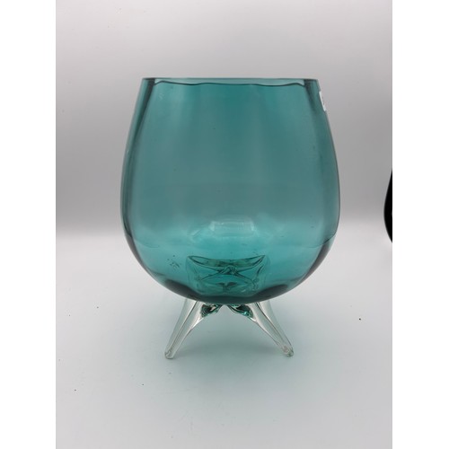 762 - Mid Century Designer Glass Bowl Standing 8.5